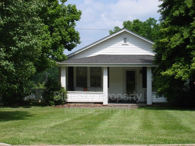 1001 Locust Ave in Charlottesville, VA - Building Photo