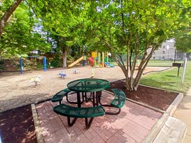 600 Reusens Rd in Lynchburg, VA - Building Photo