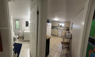 2430 SW 25th Ter in Miami, FL - Building Photo - Building Photo