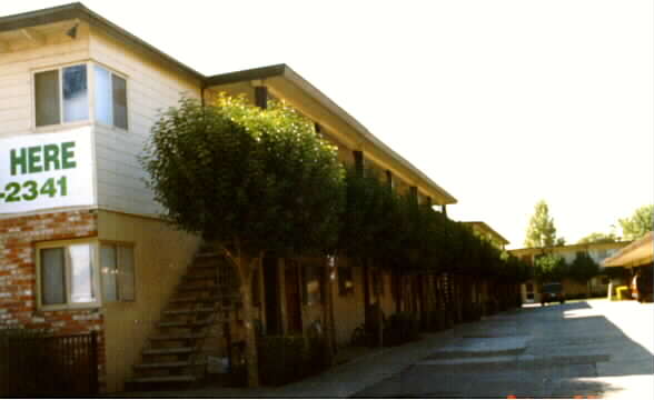 El Preda Apartments in San Leandro, CA - Foto de edificio - Building Photo