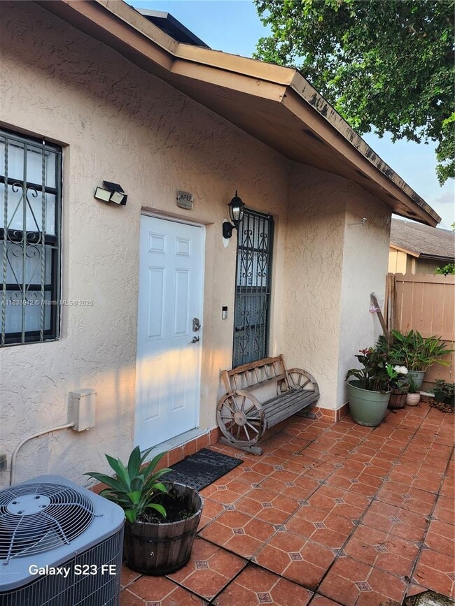 6743 NW 192nd Ln in Hialeah, FL - Building Photo - Building Photo