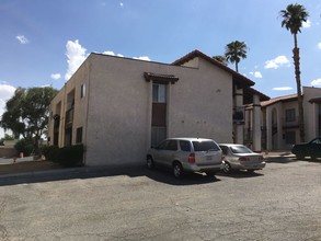 4664 W Twain Ave in Las Vegas, NV - Building Photo - Primary Photo