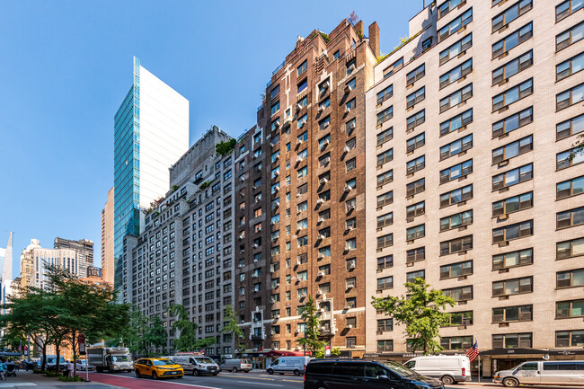 Sutton Place in New York, NY - Foto de edificio - Building Photo