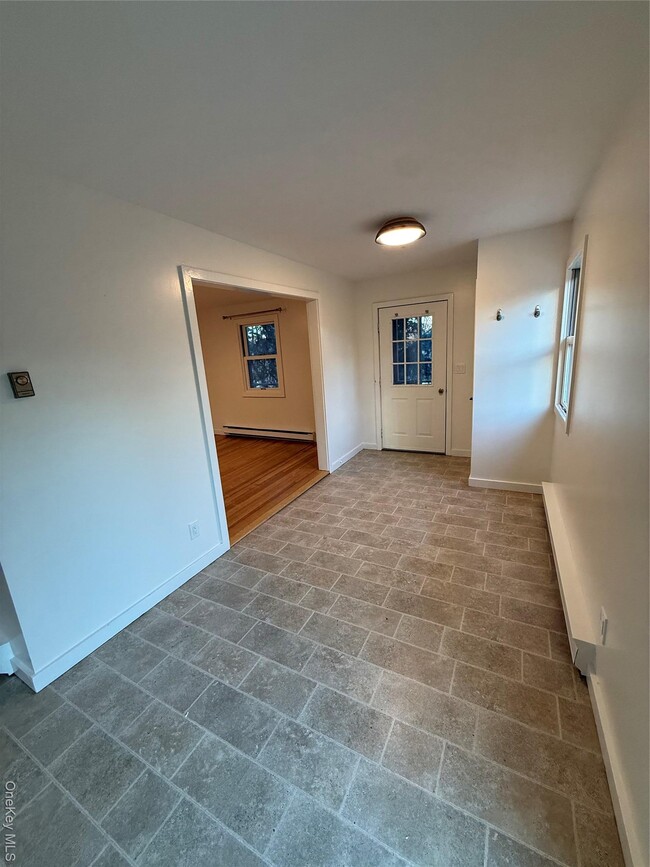 55 Hillside Ave in Katonah, NY - Building Photo - Building Photo