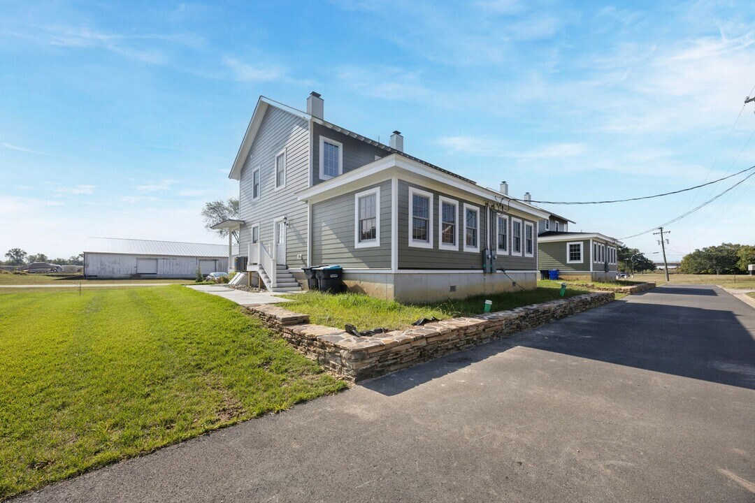 2439 Old Battery Ln in Delaware City, DE - Building Photo