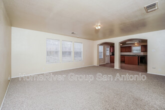 10111 Colt Crossing in Converse, TX - Building Photo - Building Photo