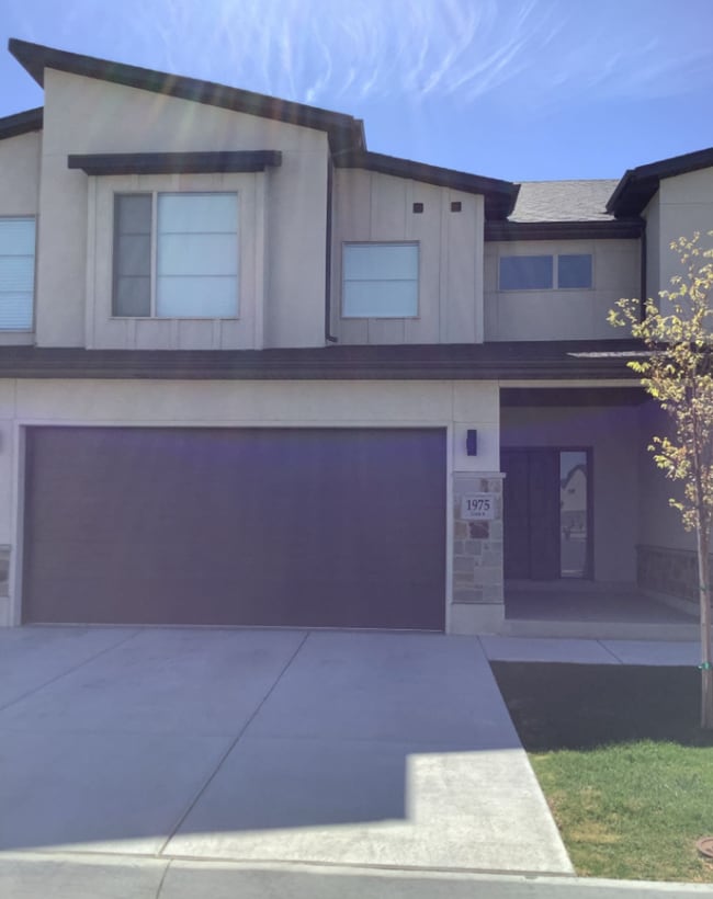 property at 1975 W Skyler Wy