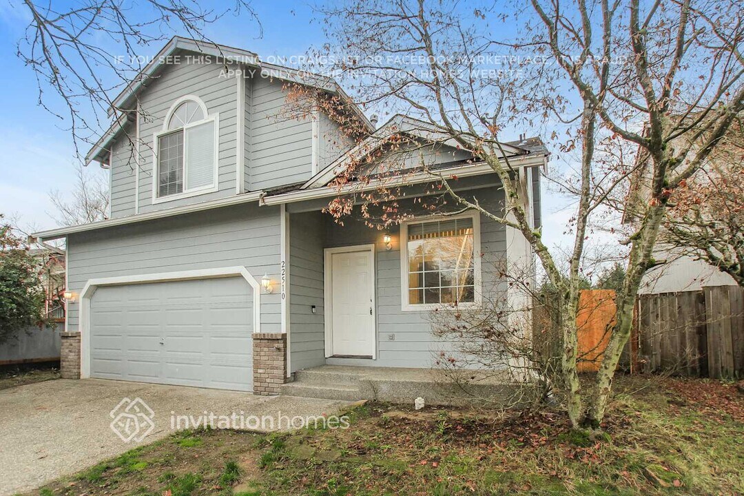 22510 44th Ave Ct E in Spanaway, WA - Foto de edificio