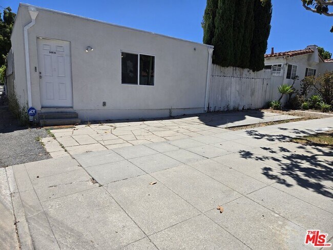 300 S La Peer Dr in Beverly Hills, CA - Building Photo - Building Photo