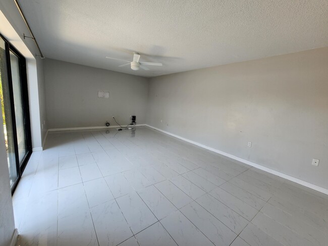 5768 SE Windsong Ln in Stuart, FL - Building Photo - Building Photo