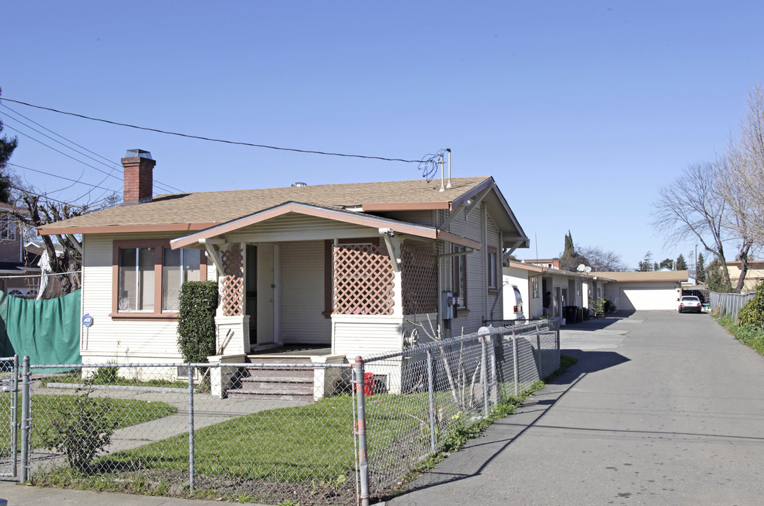 408 Smalley Ave in Hayward, CA - Building Photo