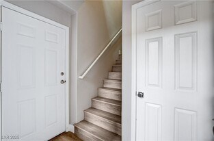 1713 Sky of Red Dr in Las Vegas, NV - Building Photo