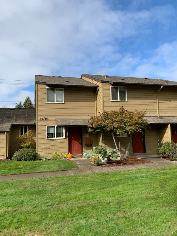 Coburg Road Apartments in Eugene, OR - Building Photo - Building Photo