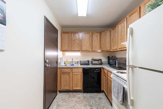 Montcalm Heights Apartments in Chicopee, MA - Building Photo - Interior Photo