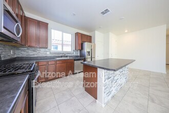 4466 S Sunrise Bluff Way in Tucson, AZ - Building Photo - Building Photo