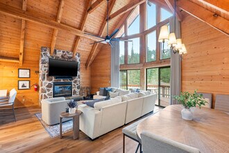 656 Aspen Dr in Brian Head, UT - Building Photo - Building Photo