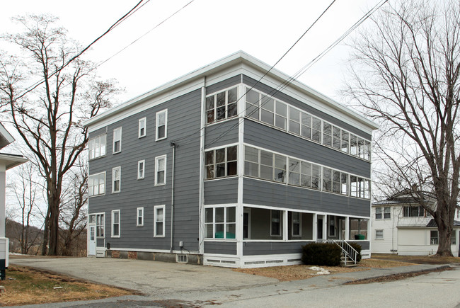 16 Maple St in Augusta, ME - Building Photo - Building Photo