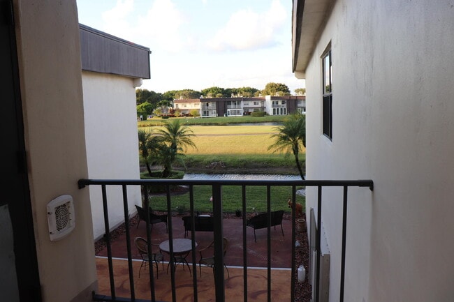 87 Capri B in Delray Beach, FL - Building Photo - Building Photo