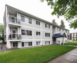 Acadia Apartments in Edmonton, AB - Building Photo