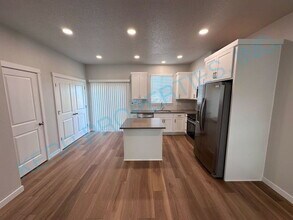 8556 SE Lafayette St in Portland, OR - Building Photo - Building Photo