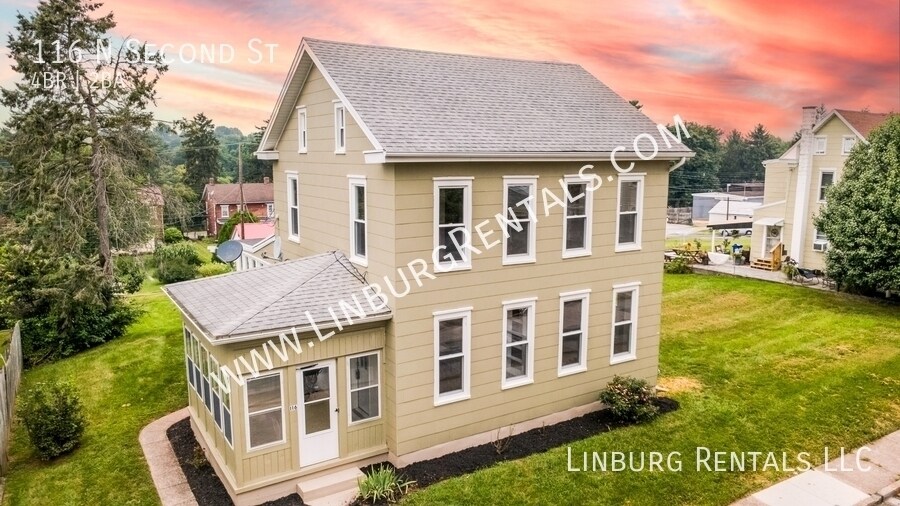 116 N Second St in Mount Wolf, PA - Building Photo