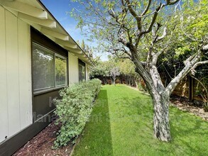 933 Miramonte Ave in Mountain View, CA - Building Photo - Building Photo