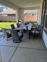 8445 Kevin Whiteley Dr in Elk Grove, CA - Building Photo - Building Photo