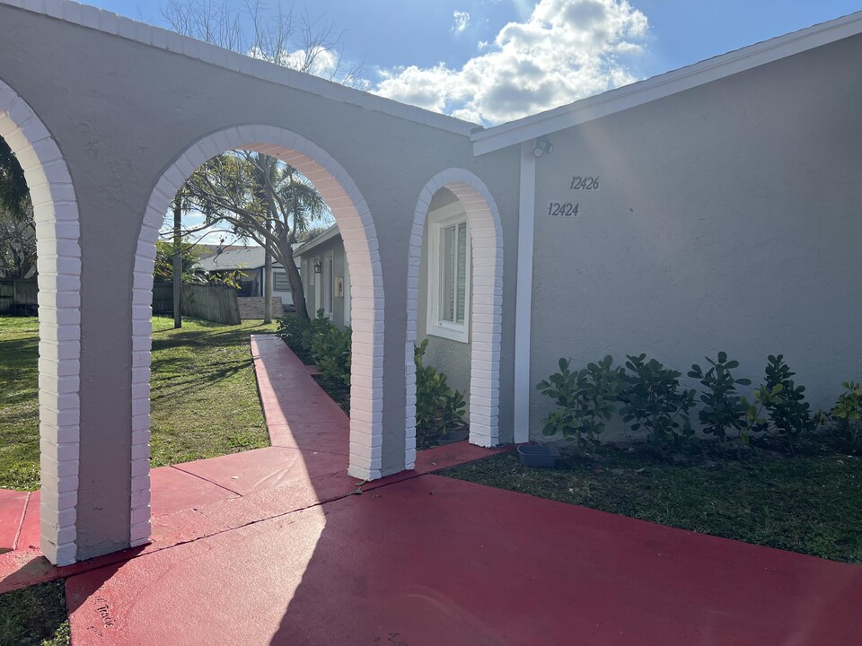 12424 Peconic Ct in Wellington, FL - Building Photo