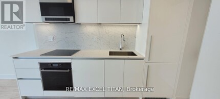 8-4508 Cumberland St in Toronto, ON - Building Photo - Building Photo