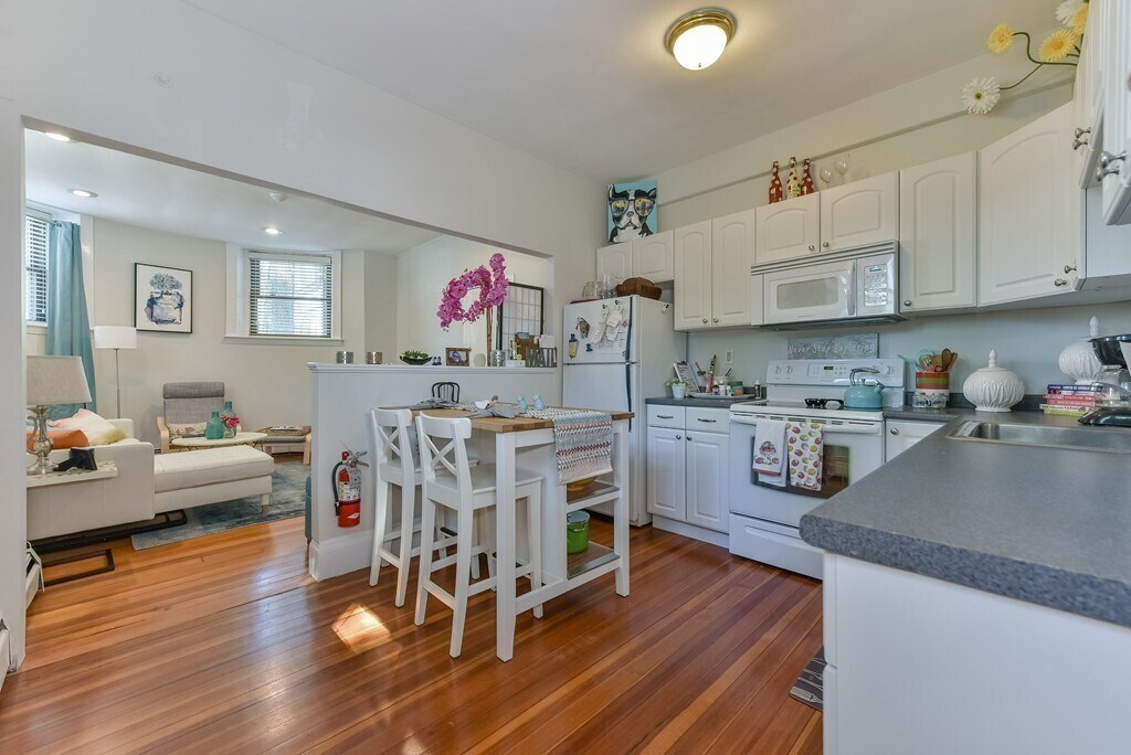 344 Harvard St, Unit #3 in Brookline, MA - Building Photo