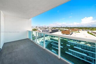 2301 Collins Ave, Unit 1229 in Miami Beach, FL - Building Photo - Building Photo