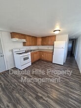107 Gumbo Dr in Box Elder, SD - Foto de edificio - Building Photo