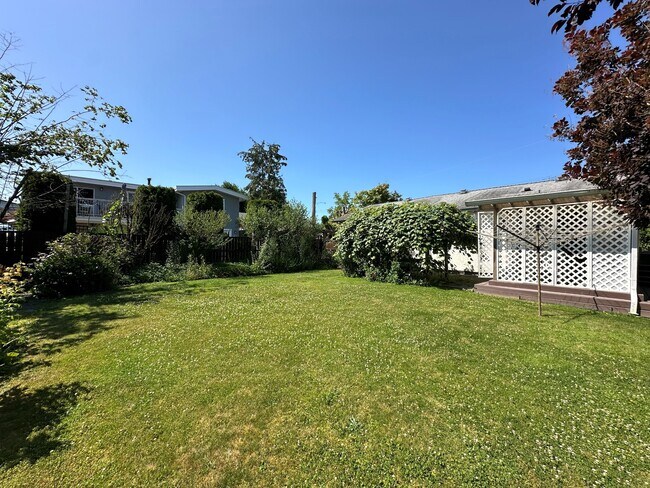 9676 Sidney St in Chilliwack, BC - Building Photo - Building Photo