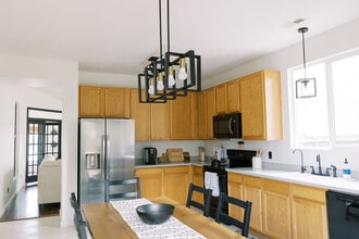 837 Marshall Dr in Fountain, CO - Foto de edificio - Building Photo