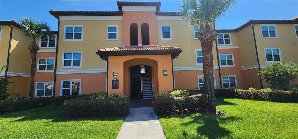 5447 Vineland Rd in Orlando, FL - Building Photo