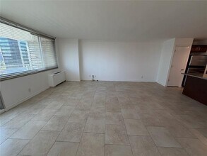 3883 Turtle Creek Dr in Dallas, TX - Building Photo - Building Photo