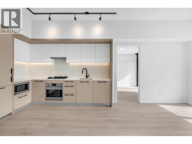 2729 Kingsway in Vancouver, BC - Building Photo - Building Photo