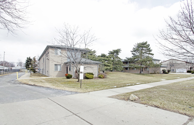 Harbor House Apartments in St. Clair Shores, MI - Foto de edificio - Building Photo