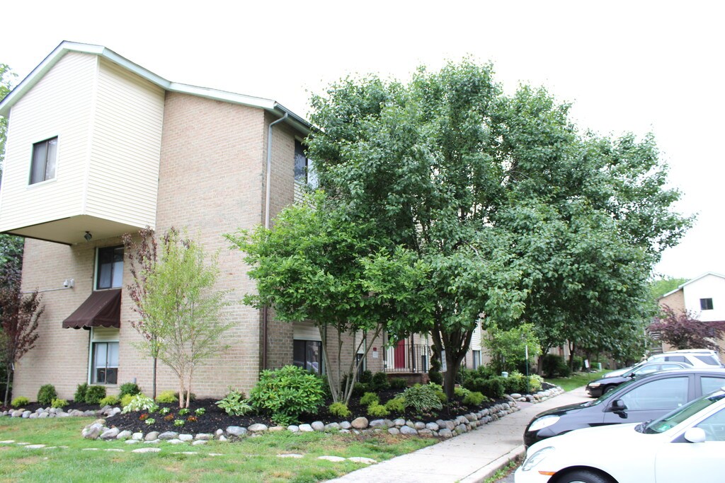 Hillcrest Oaks Lindenwold, NJ Apartments