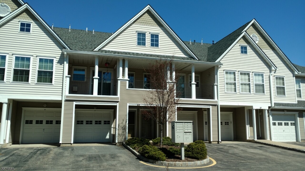 23 McClelland Way in Clifton, NJ - Building Photo