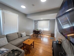 52 Maple Pl in Amityville, NY - Building Photo - Building Photo