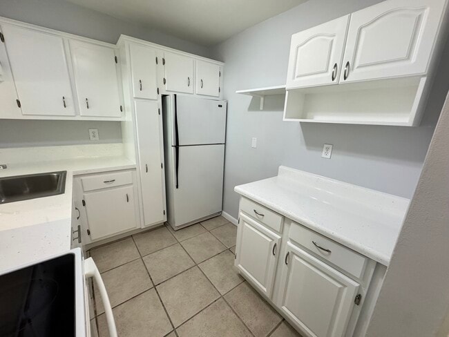 9641 SW 77th Ave, Unit D305 in Miami, FL - Foto de edificio - Building Photo