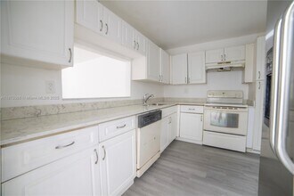 4334 NW 9th Ave in Pompano Beach, FL - Building Photo - Building Photo