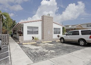 619 NE 5th St in Hallandale Beach, FL - Building Photo - Building Photo