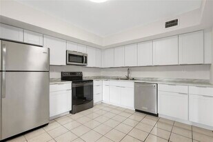 3940 Inverrary Blvd in Lauderhill, FL - Building Photo