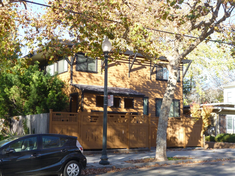 1623 Alcatraz Ave in Berkeley, CA - Building Photo