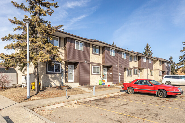 974 Lakewood Road North NW in Edmonton, AB - Building Photo - Building Photo