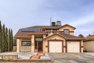 401 Santorini Ct in Socorro, TX - Building Photo