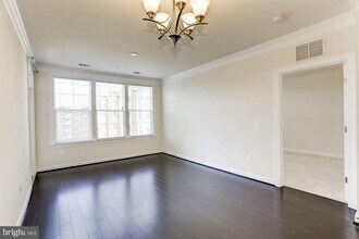 13740 Endeavour Dr in Herndon, VA - Building Photo - Building Photo