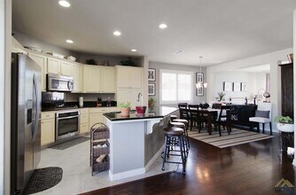 1909 Delacorte Dr in Bakersfield, CA - Building Photo - Building Photo